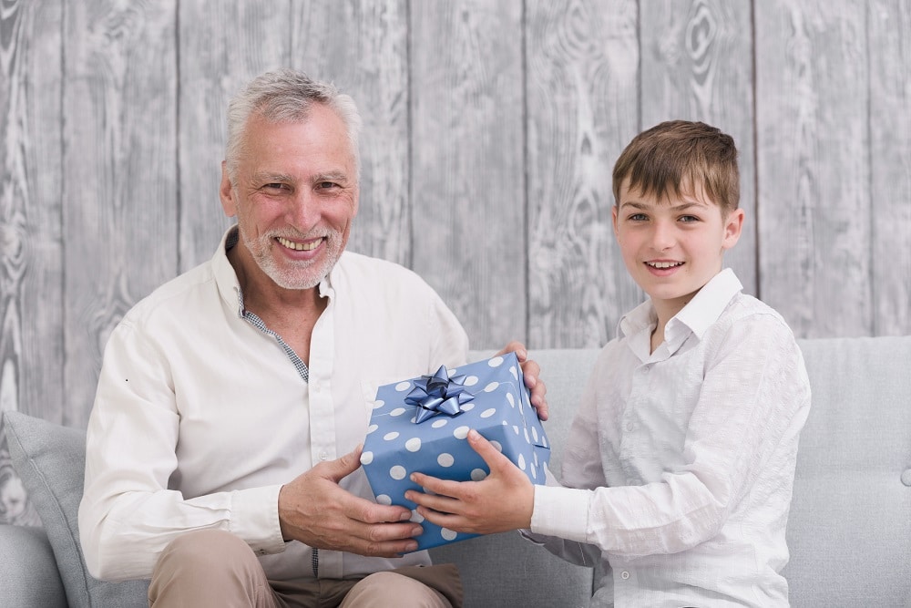 Idées cadeaux pour faire plaisir à son grand-père