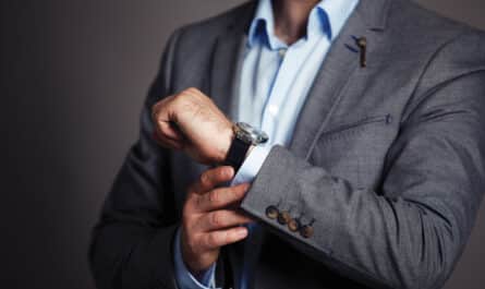 La montre est un cadeau polyvalent. Elle peut donc être offerte aussi bien à une amie qu’à un ami. Découvrez ici les montres à offrir à une femme et à un homme.